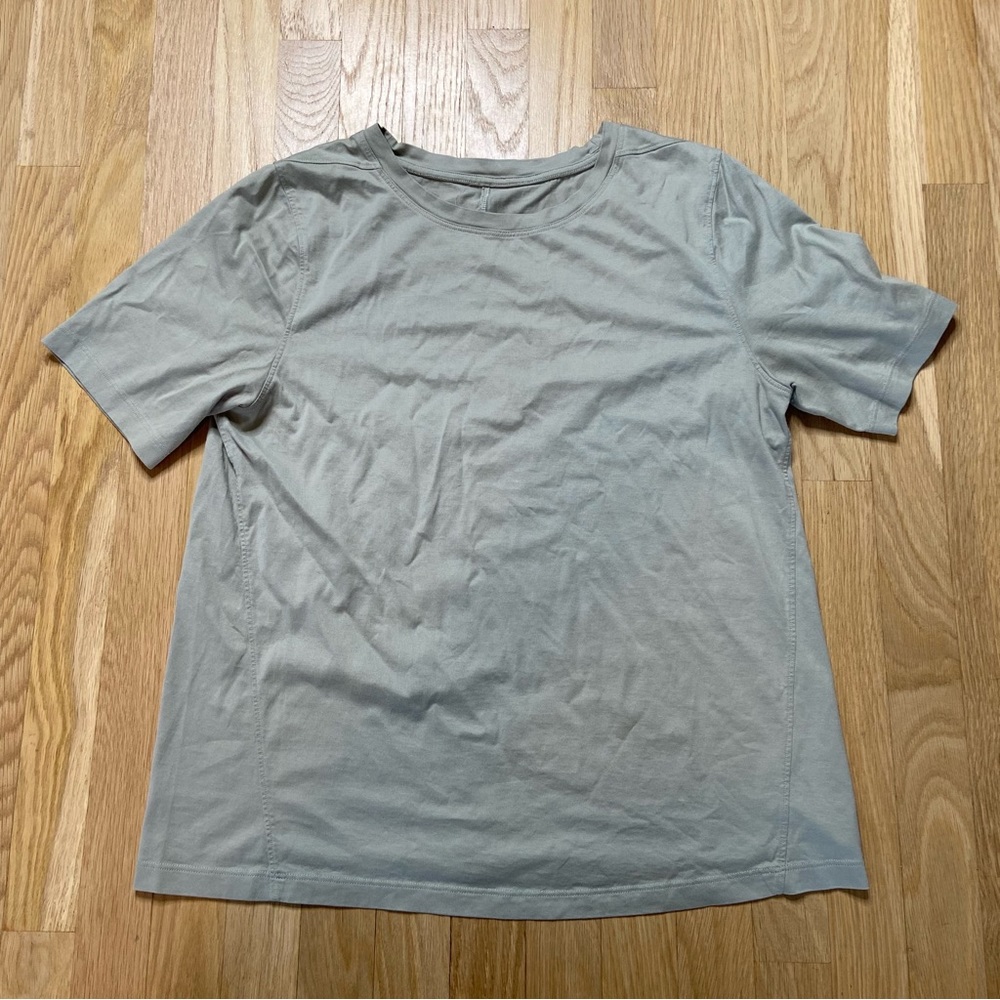 Lululemon womens green shirt sleeve shirt size 8 EUC